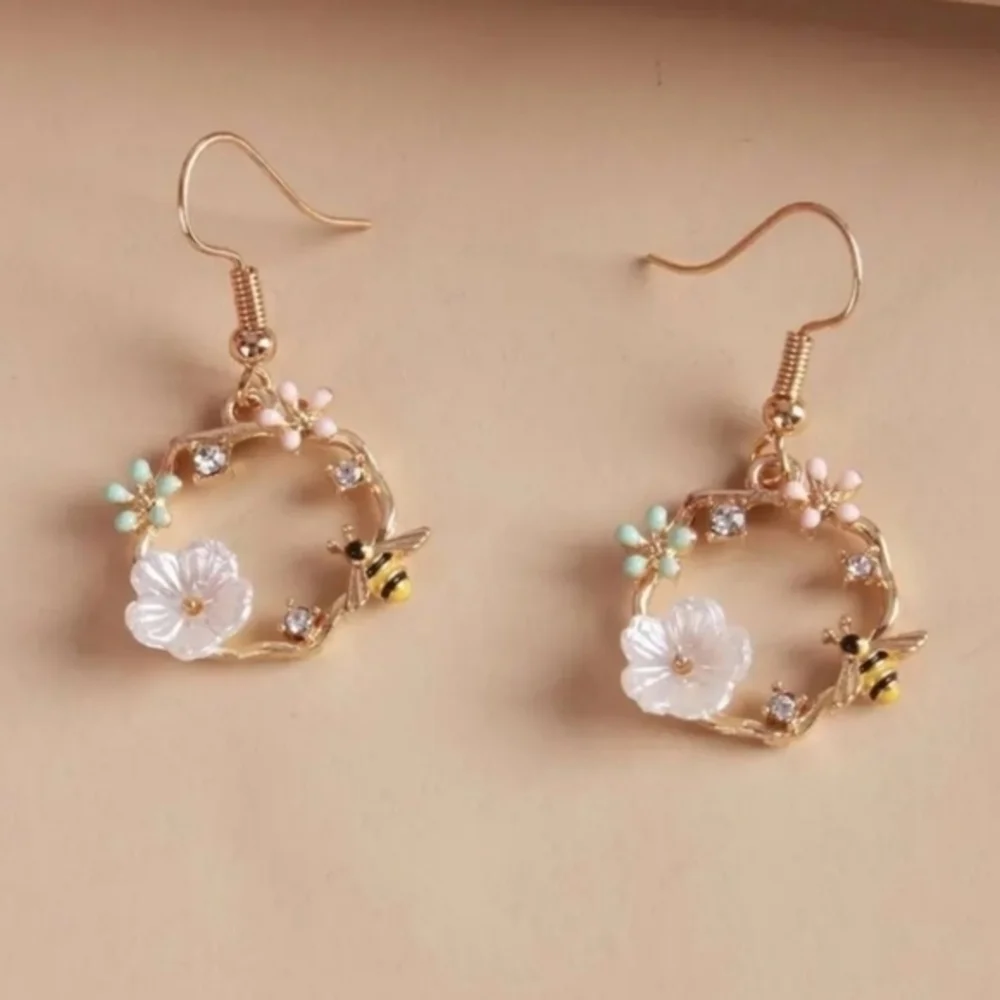 14K Gold Plated Bee Flower Dangle Earrings‎ with Pink Pearl's and Cubic Zirconia